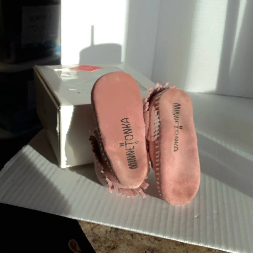 Minnetonka Baby Moccasins Size 3 leather, pink